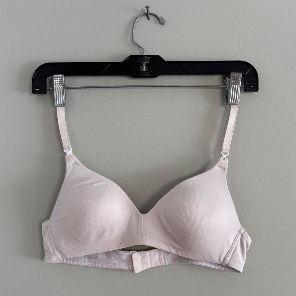**SOLD** 34C Vintage Warners 2000s White Women's Semi-Padded Bra Adjustable VTG